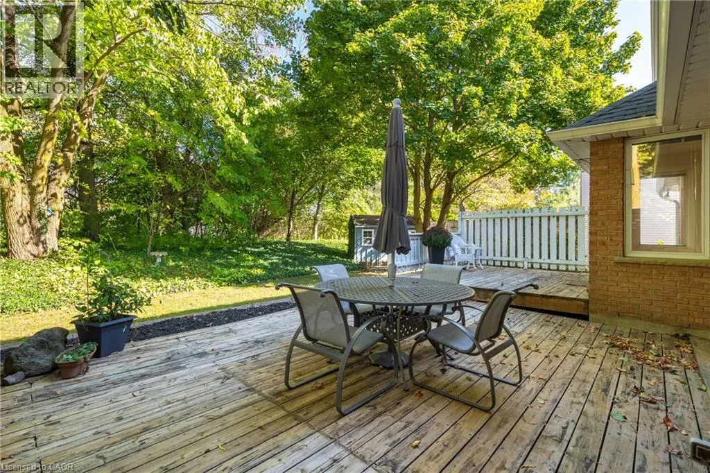 553 PARADISE Crescent