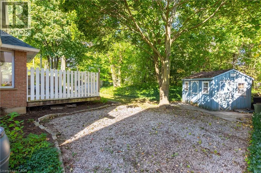 553 PARADISE Crescent