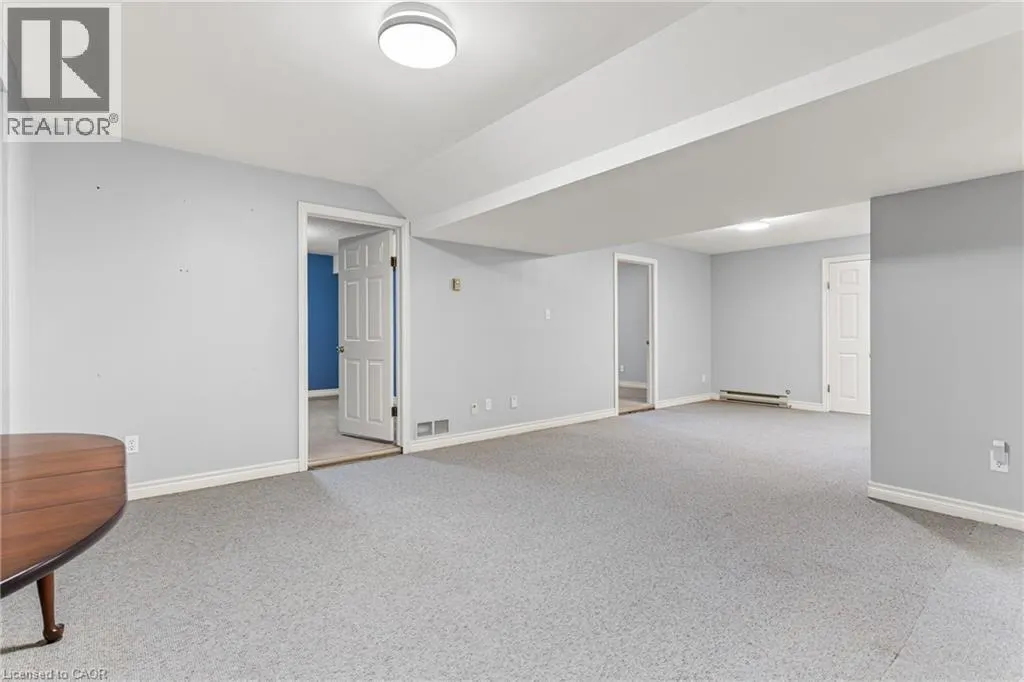 553 PARADISE Crescent