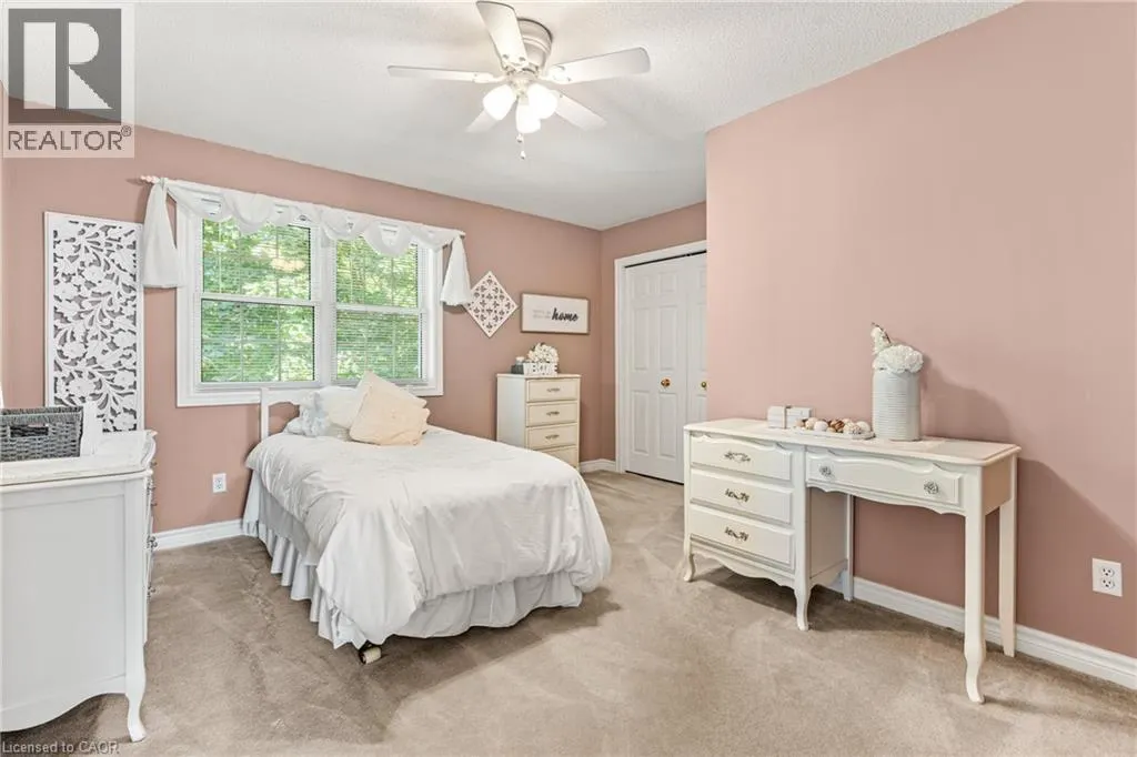 553 PARADISE Crescent