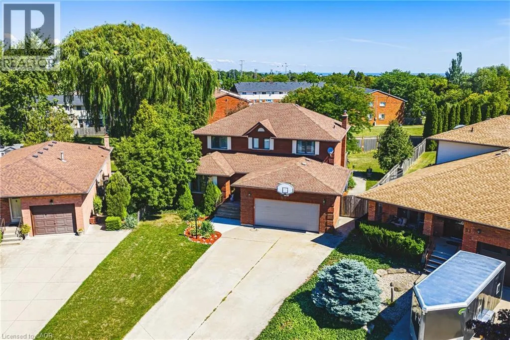 47 TRENHOLME Crescent