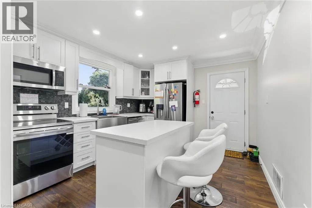 425 UPPER GAGE Avenue Unit# 1, #1
