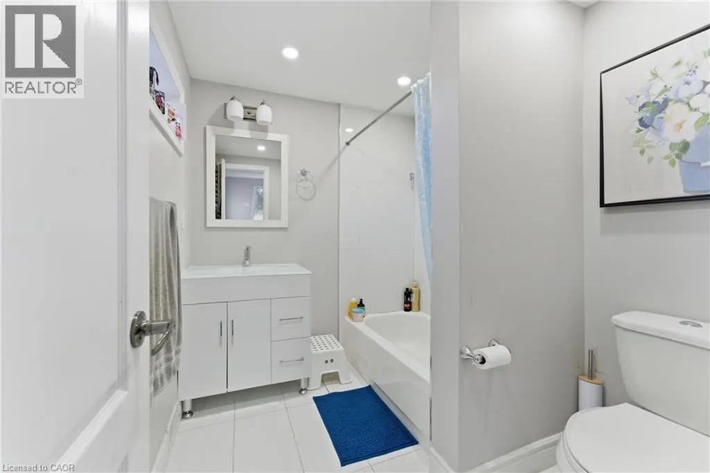 425 UPPER GAGE Avenue Unit# 1, #1