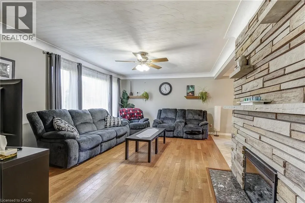 68 ALDERCREST Avenue