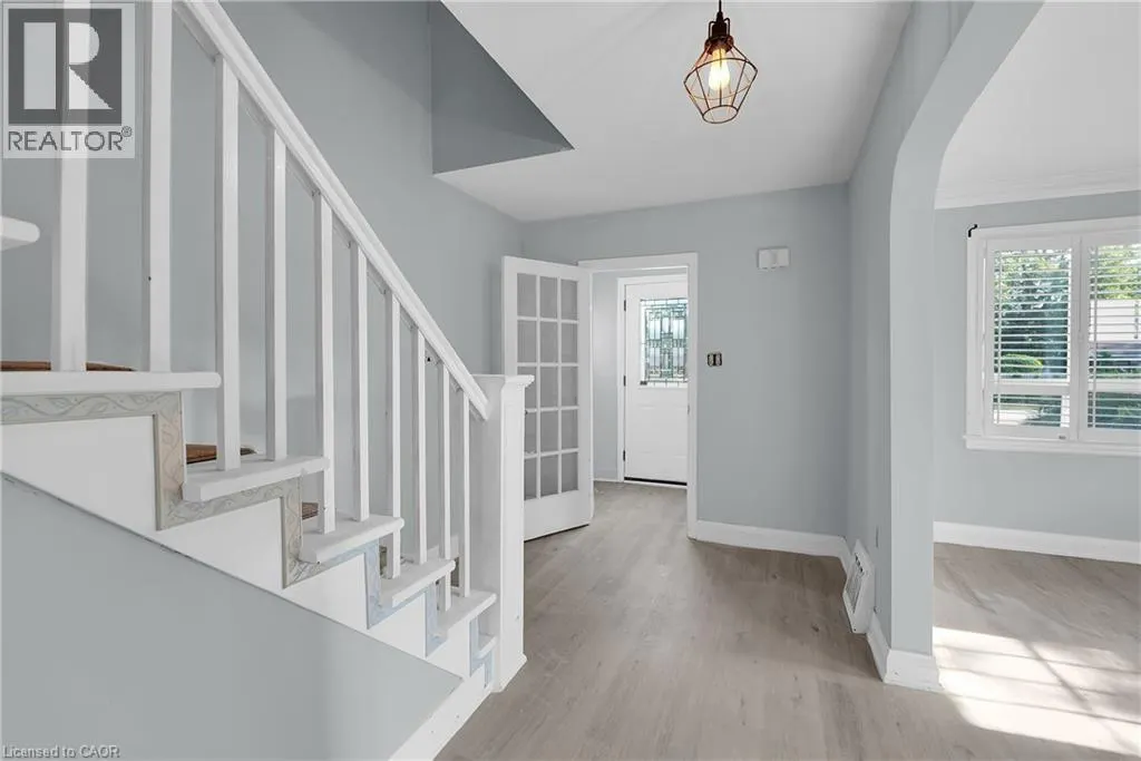 9 ARLINGTON Avenue