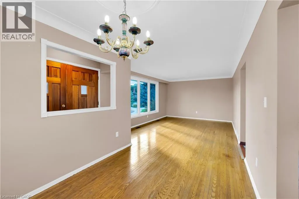 112 PURDY Crescent