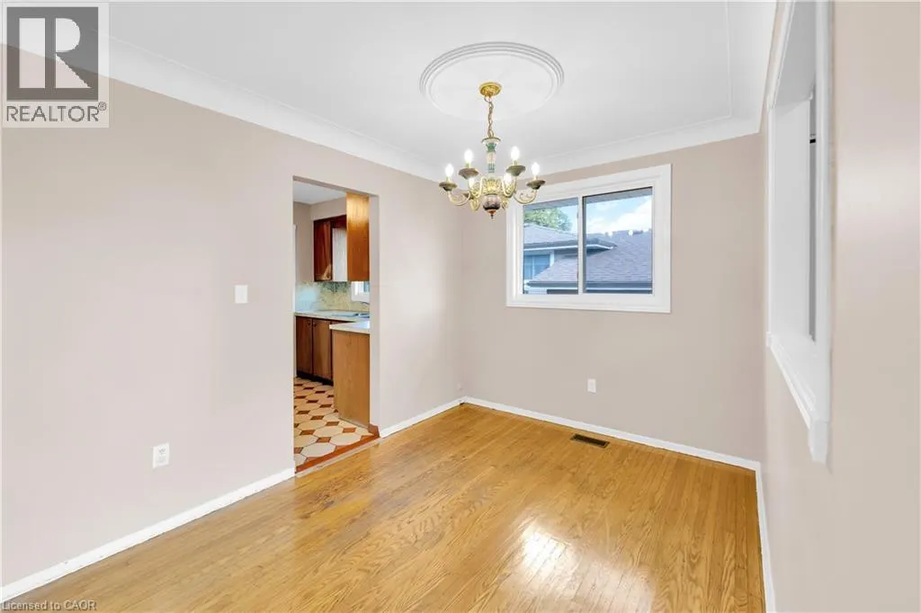 112 PURDY Crescent
