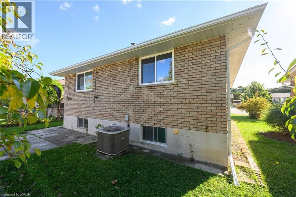 112 PURDY Crescent