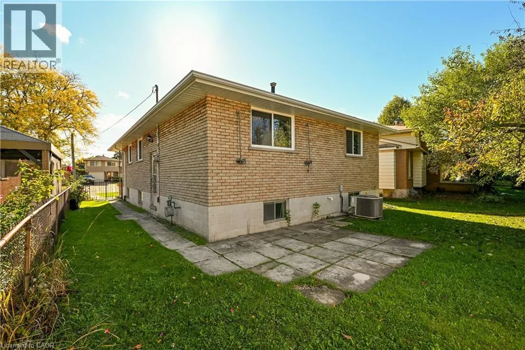 112 PURDY Crescent