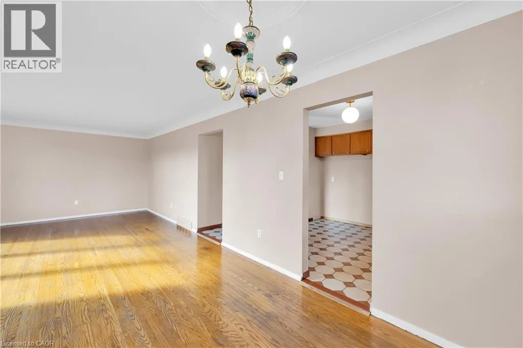 112 PURDY Crescent