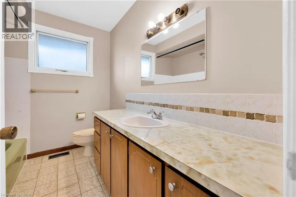 112 PURDY Crescent