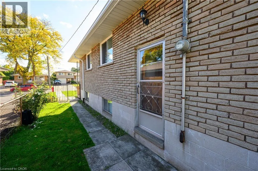 112 PURDY Crescent