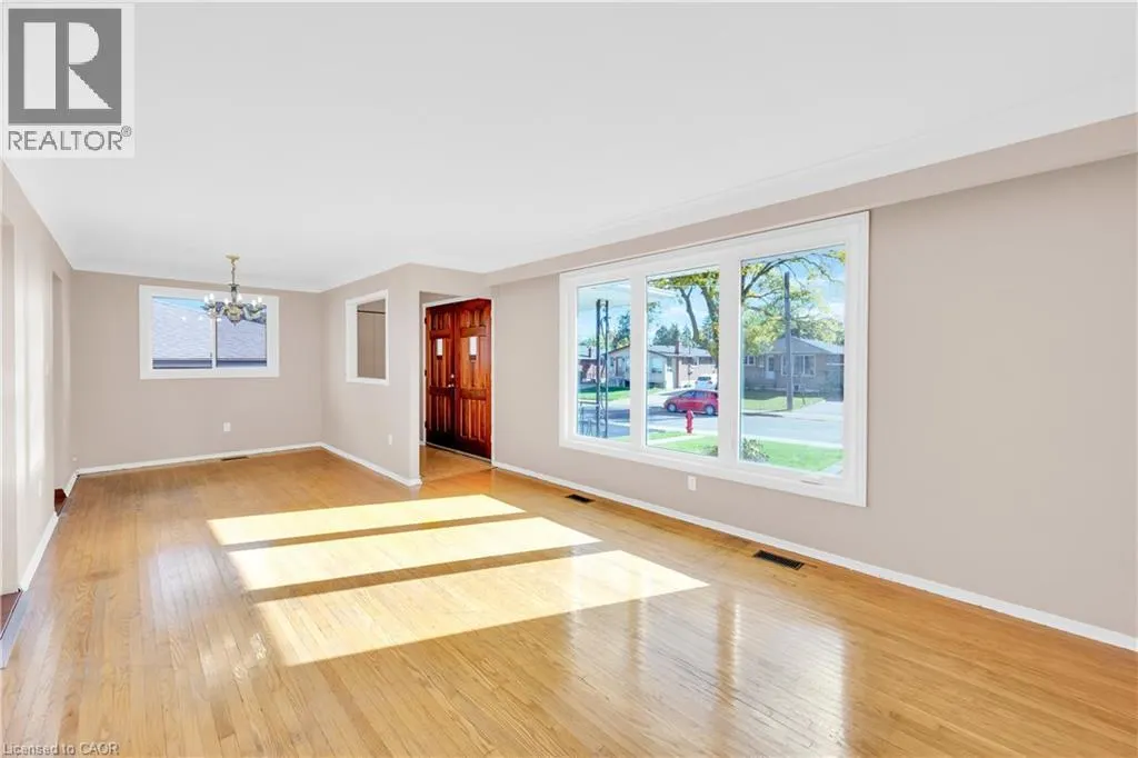 112 PURDY Crescent