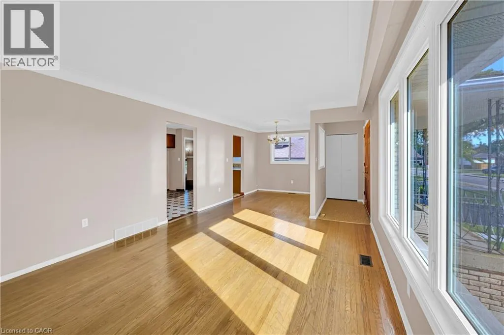112 PURDY Crescent