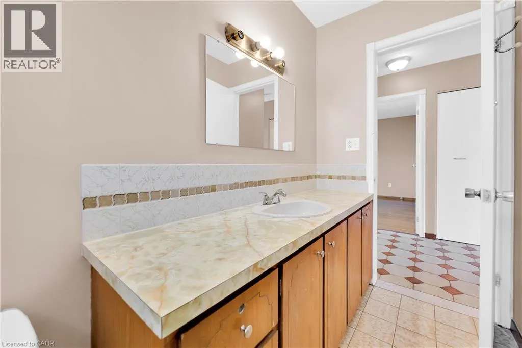 112 PURDY Crescent