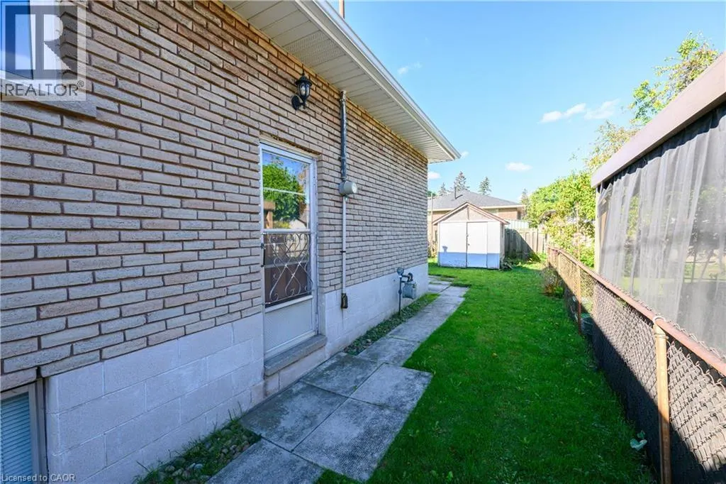 112 PURDY Crescent
