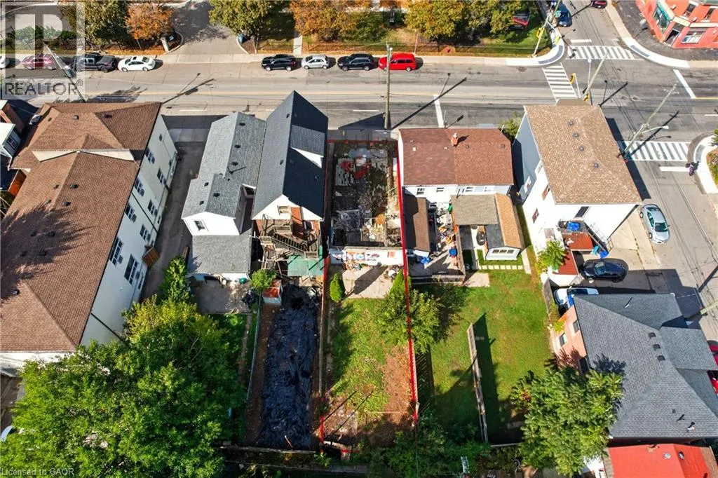 186 JOHN Street N