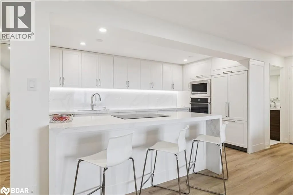 1515 LAKESHORE Road E Unit# 1404, #1404