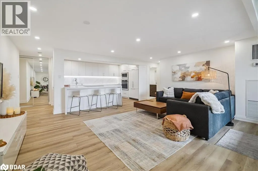 1515 LAKESHORE Road E Unit# 1404, #1404