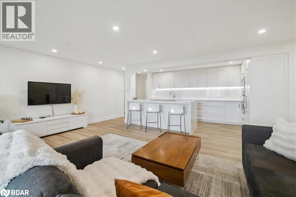 1515 LAKESHORE Road E Unit# 1404, #1404