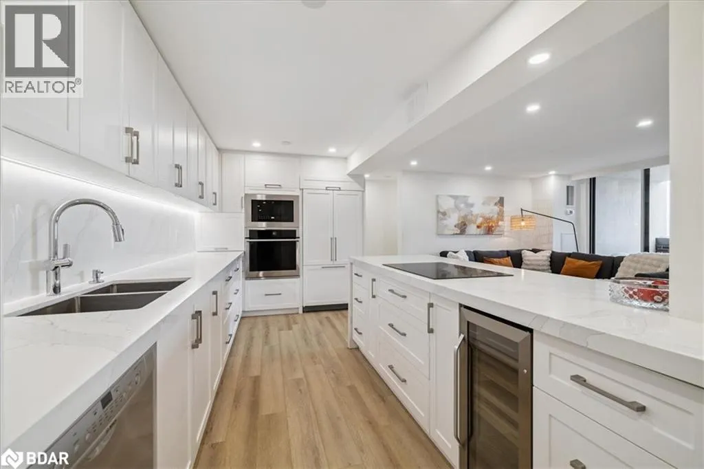 1515 LAKESHORE Road E Unit# 1404, #1404