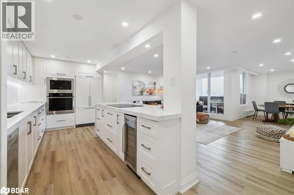 1515 LAKESHORE Road E Unit# 1404, #1404