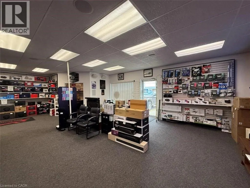 153 QUEENSWAY E