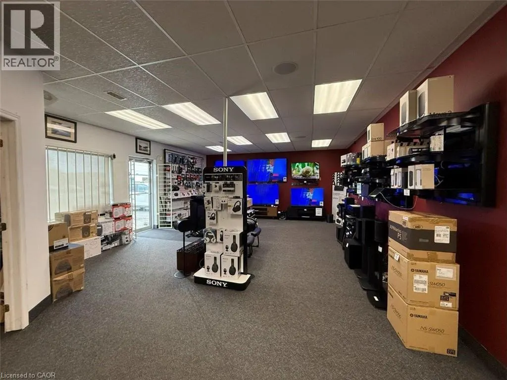 153 QUEENSWAY E