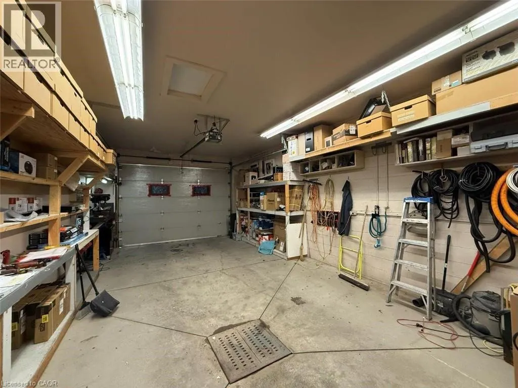 153 QUEENSWAY E