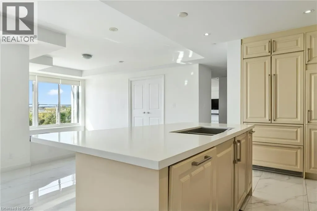 3500 LAKESHORE Road Unit# 827, #827