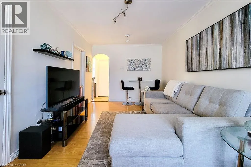 86 EAST 18TH Street