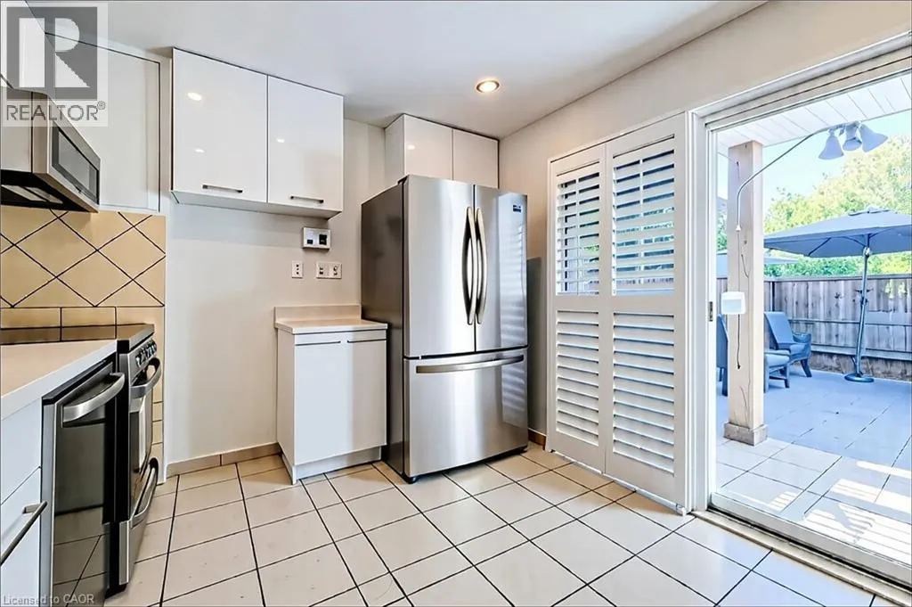 86 EAST 18TH Street