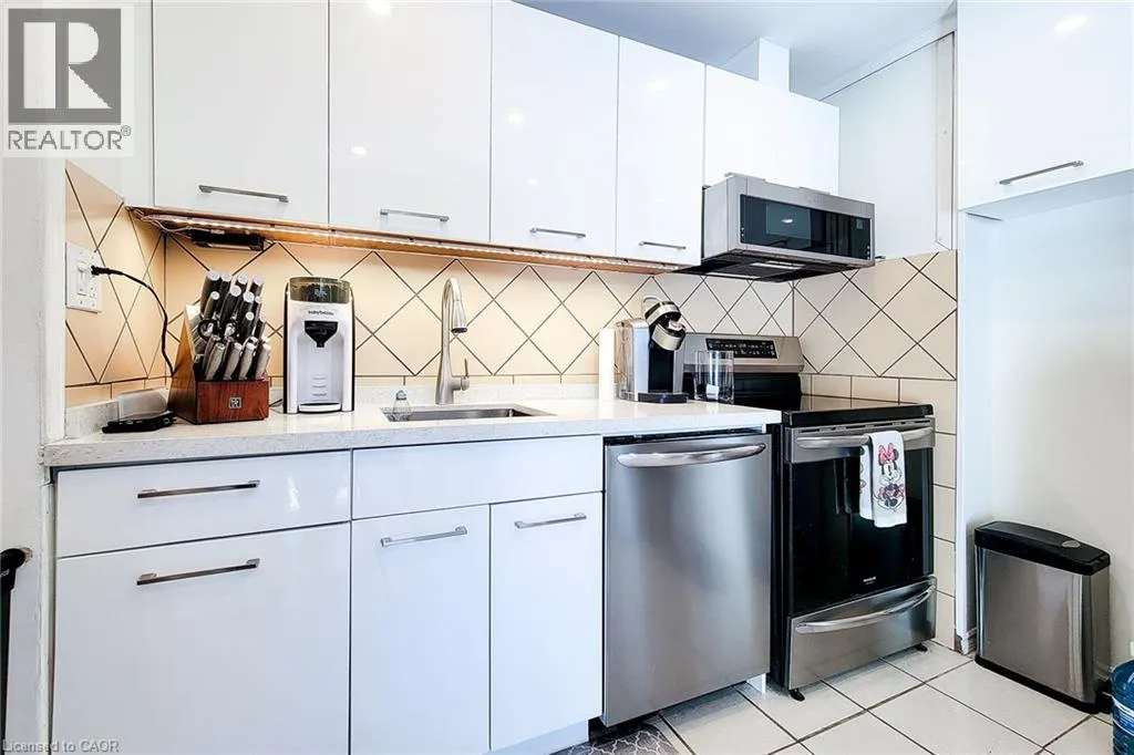86 EAST 18TH Street