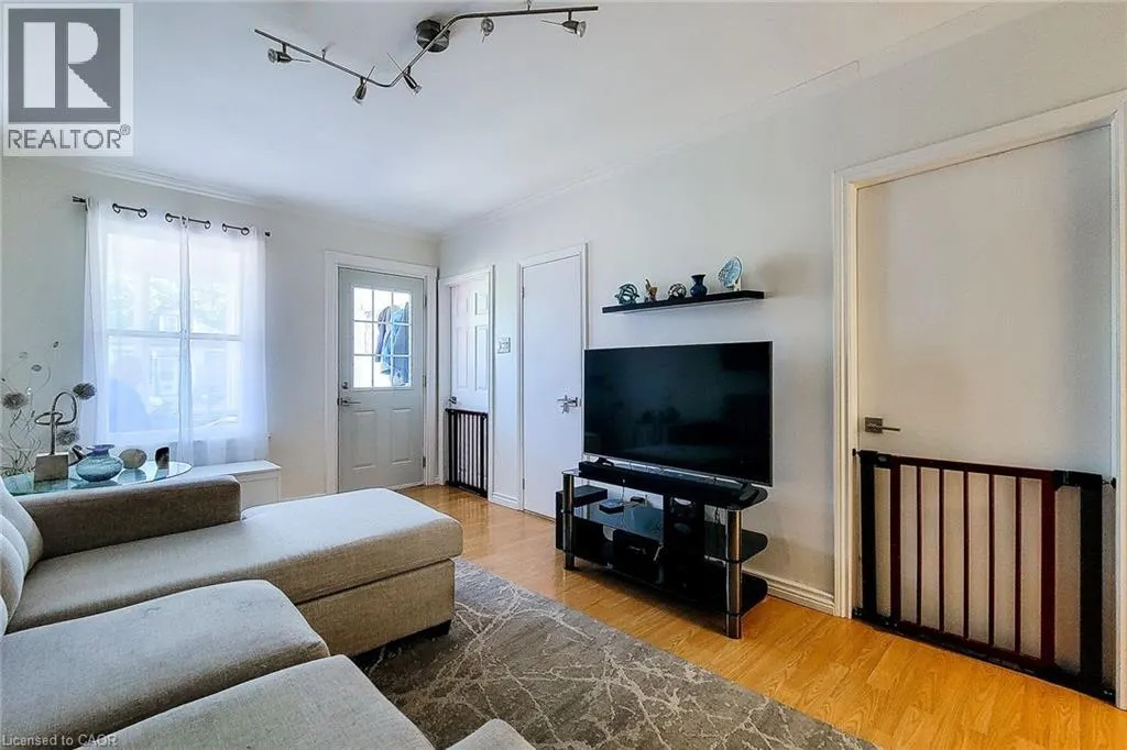 86 EAST 18TH Street