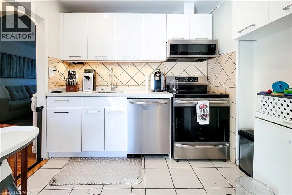 86 EAST 18TH Street