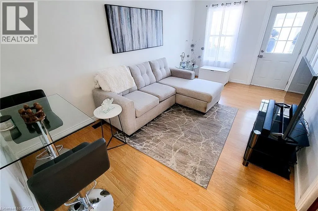86 EAST 18TH Street