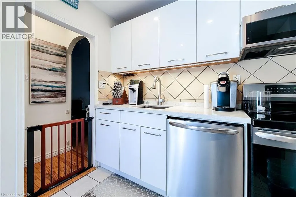 86 EAST 18TH Street