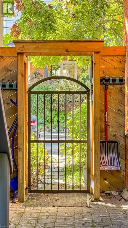 14 GLENSIDE Avenue