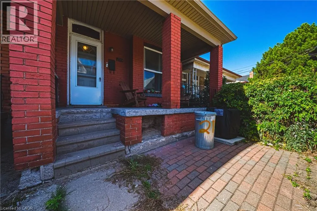 215 MARY Street