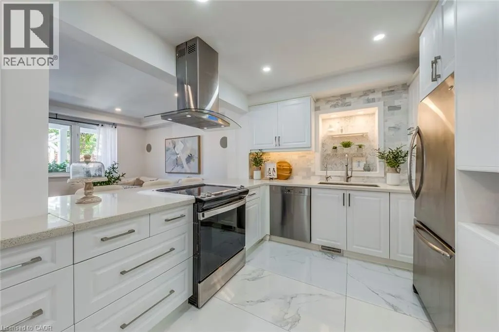 43 SOUTH KINGSWAY Way