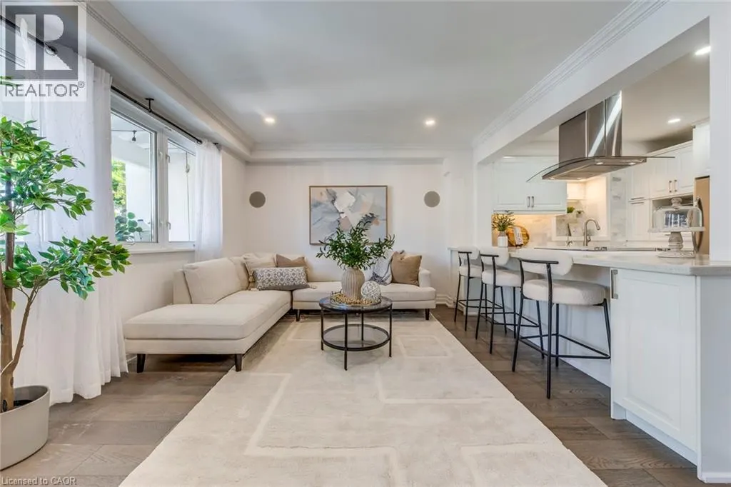 43 SOUTH KINGSWAY Way