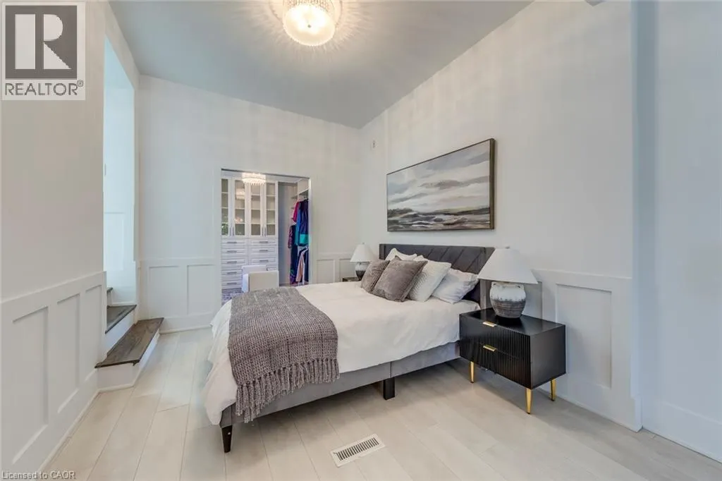 43 SOUTH KINGSWAY Way