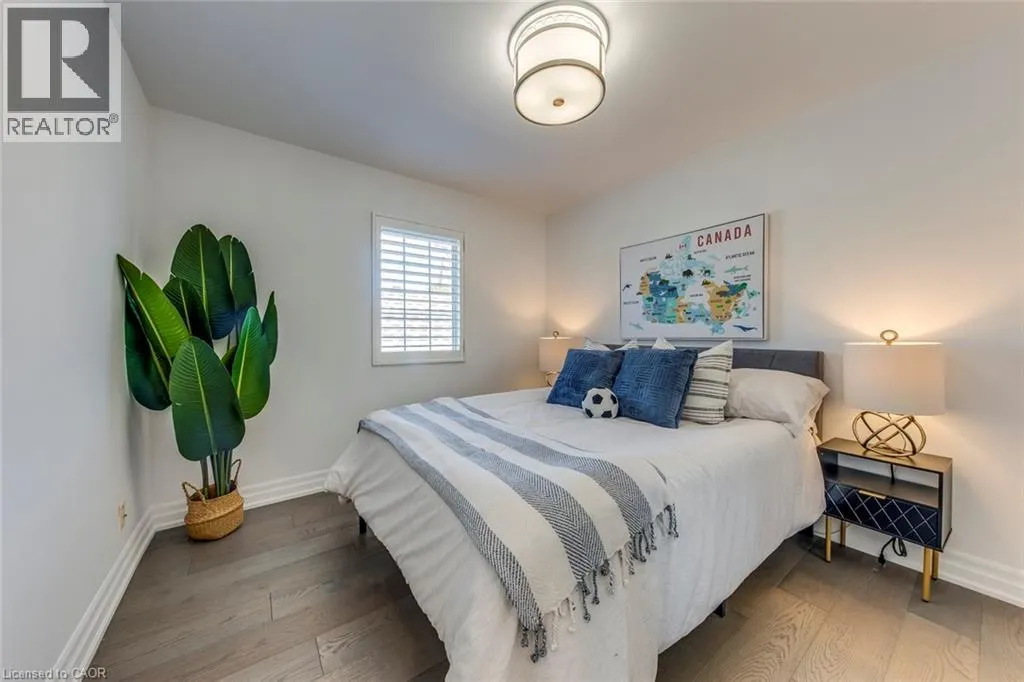 43 SOUTH KINGSWAY Way