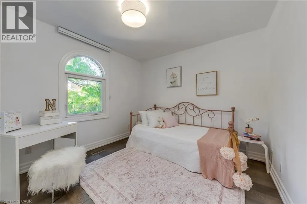 43 SOUTH KINGSWAY Way