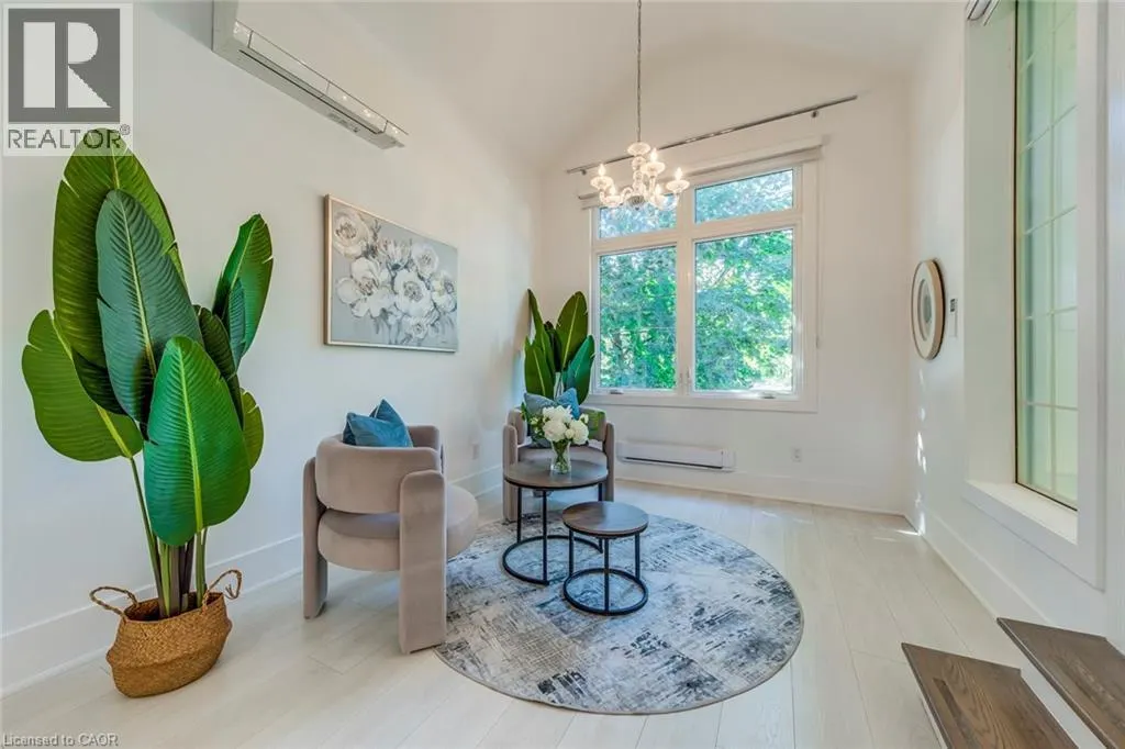43 SOUTH KINGSWAY Way
