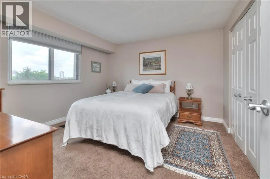 250 GLENRIDGE Drive Unit# 606, #606