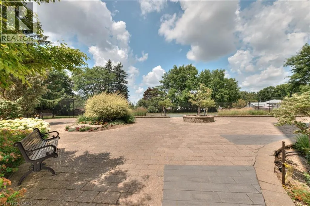 250 GLENRIDGE Drive Unit# 606, #606