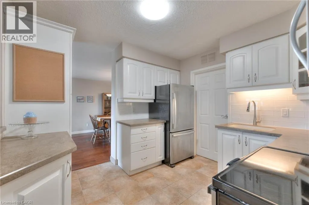 250 GLENRIDGE Drive Unit# 606, #606