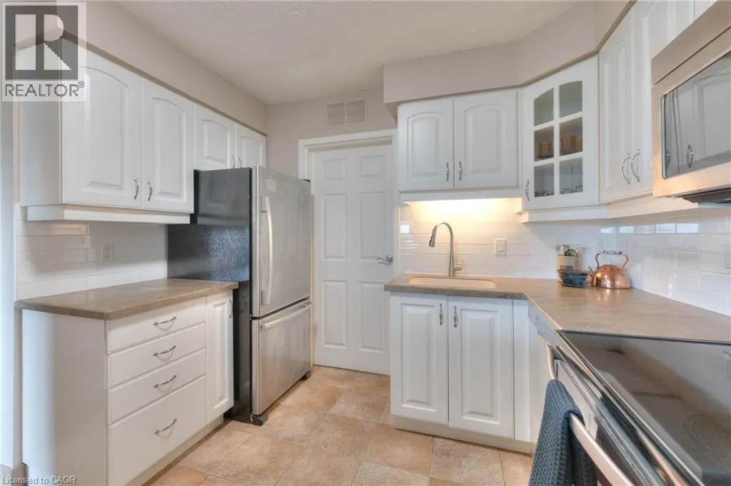 250 GLENRIDGE Drive Unit# 606, #606