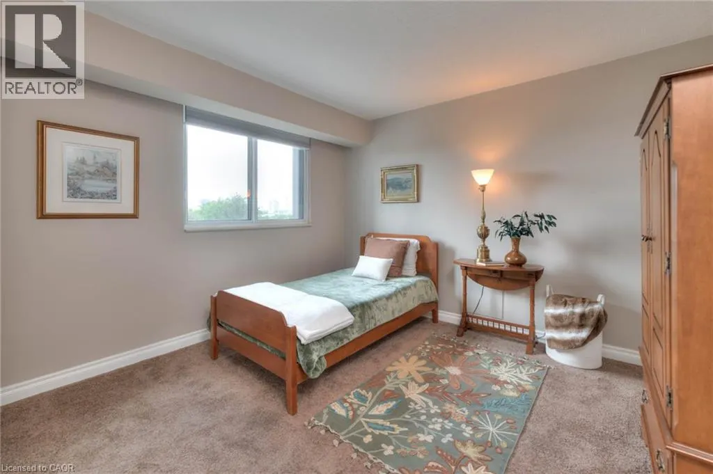 250 GLENRIDGE Drive Unit# 606, #606